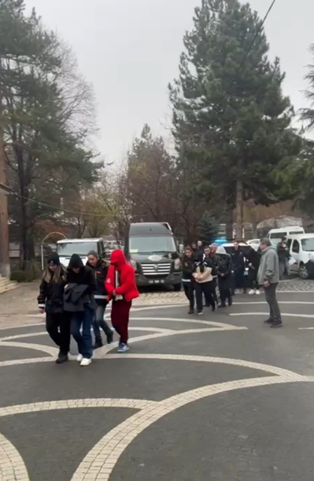 KONYA’NIN AKŞEHİR İLÇESİNDE, POLİS EKİPLERİ TARAFINDAN YAPILAN FUHUŞ OPERASYONUNDA 6 ŞÜPHELİ...