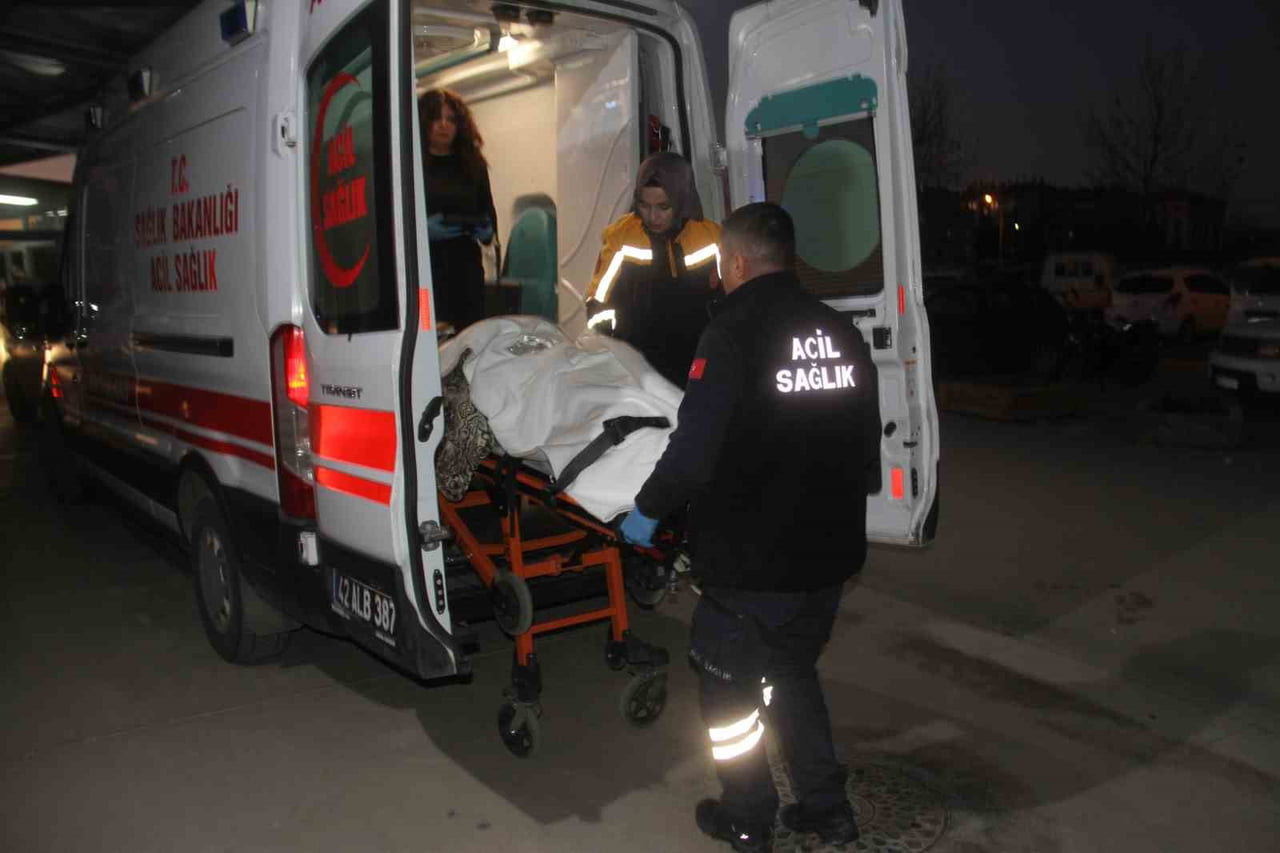 KONYA’NIN BEYŞEHİR İLÇESİNDE OTOMOBİLİN YOLDAN ÇIKARAK ŞARAMPOLE TAKLA ATMASI SONUCU YAŞANAN...