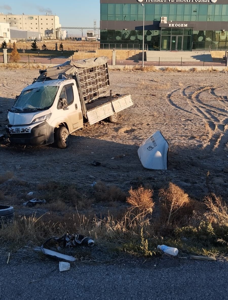 KONYA’NIN KARAPINAR İLÇESİNDE MEYDANA GELEN TRAFİK KAZASINDA 1 KİŞİ YARALANDI.