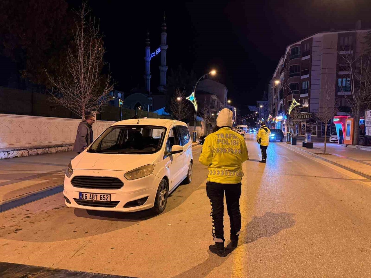 KONYA’NIN KULU İLÇESİNDE POLİS EKİPLERİNCE GERÇEKLEŞTİRİLEN TRAFİK DENETİMLERİ DEVAM EDİYOR....