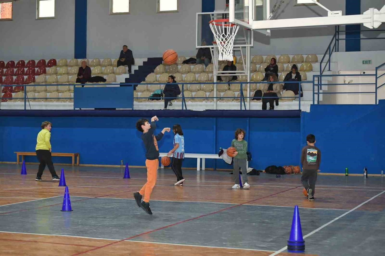 KONYAALTI BELEDİYESİ BÜNYESİNE ALINAN İSMET SELEKLER KOMPLEKSİ’NDE (ESKİ SPORLAND) SPOR KURSLARI...