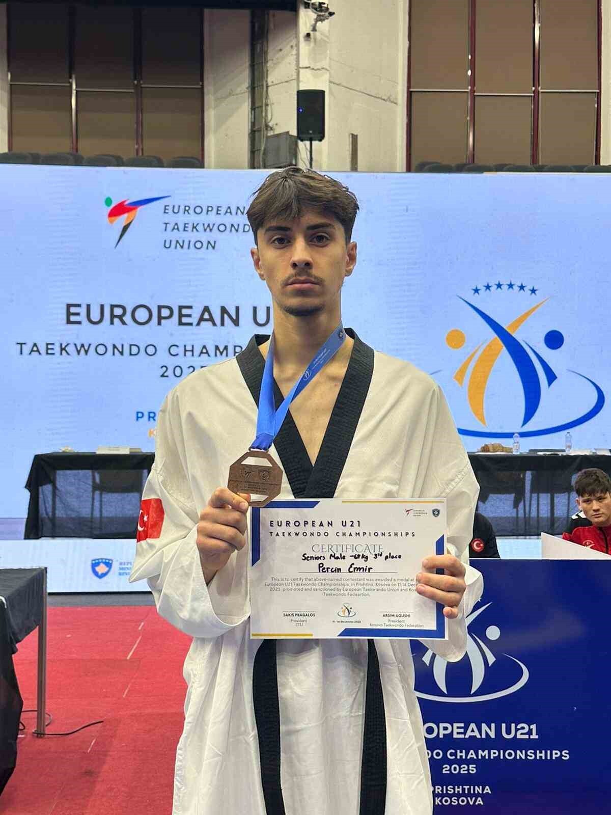 KOSOVA’DA DÜZENLENEN ÜMİTLER AVRUPA TAEKWONDO ŞAMPİYONASI’NDA EMİR PERÇİN, AVRUPA ÜÇÜNCÜSÜ OLARAK...