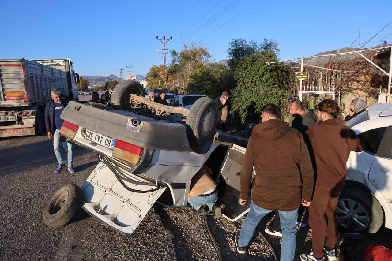 KOZAN-KADİRLİ YOLUNDA HIZLA ÜÇ ARACI SOLLAMAK İSTEYEN TAYYİP A. (25) İDARESİNDEKİ OTOMOBİL...