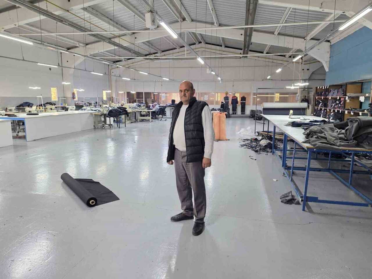 KÜÇÜK BİR DÜKKÂNDA YILLARCA YORGANCILIK YAPAN ERCAN AVCI, 1,5 DÖNÜMLÜK KAPALI ALANDA İŞ KIYAFETİ...