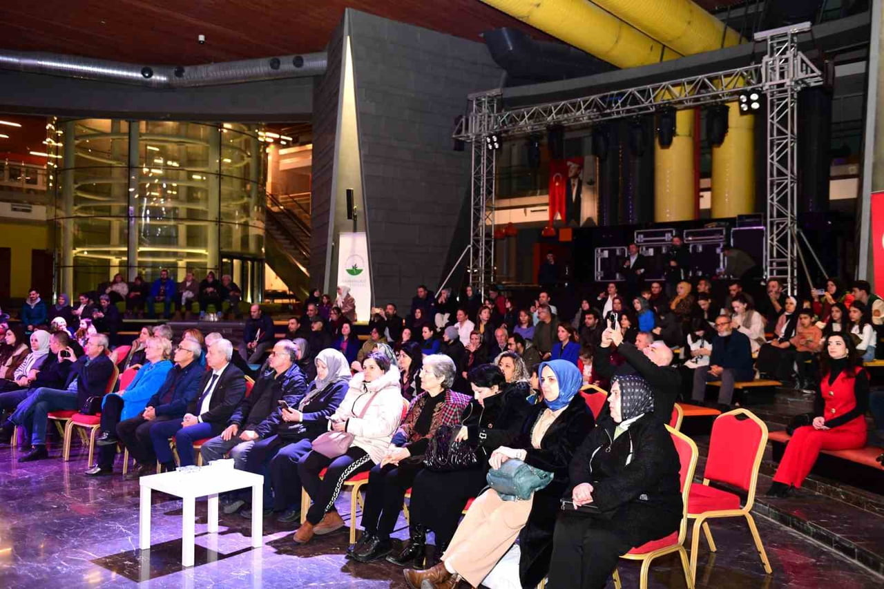 KÜLTÜR VE SANAT FAALİYETLERİNE BÜYÜK ÖNEM VEREREK, GELECEK NESİLLERE IŞIK TUTAN OSMANGAZİ...