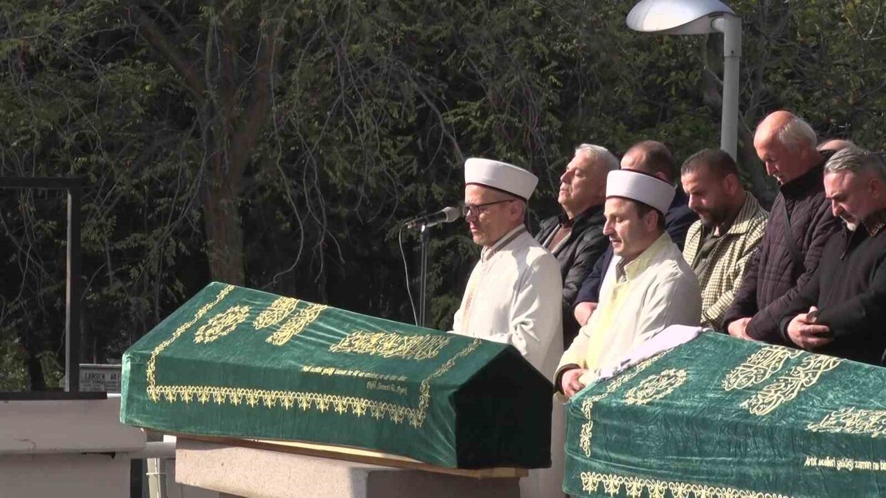 KURTULUŞ ORANSAL'IN CENAZESİ ŞAKİRİN CAMİİ'NDEN KALDIRILDI