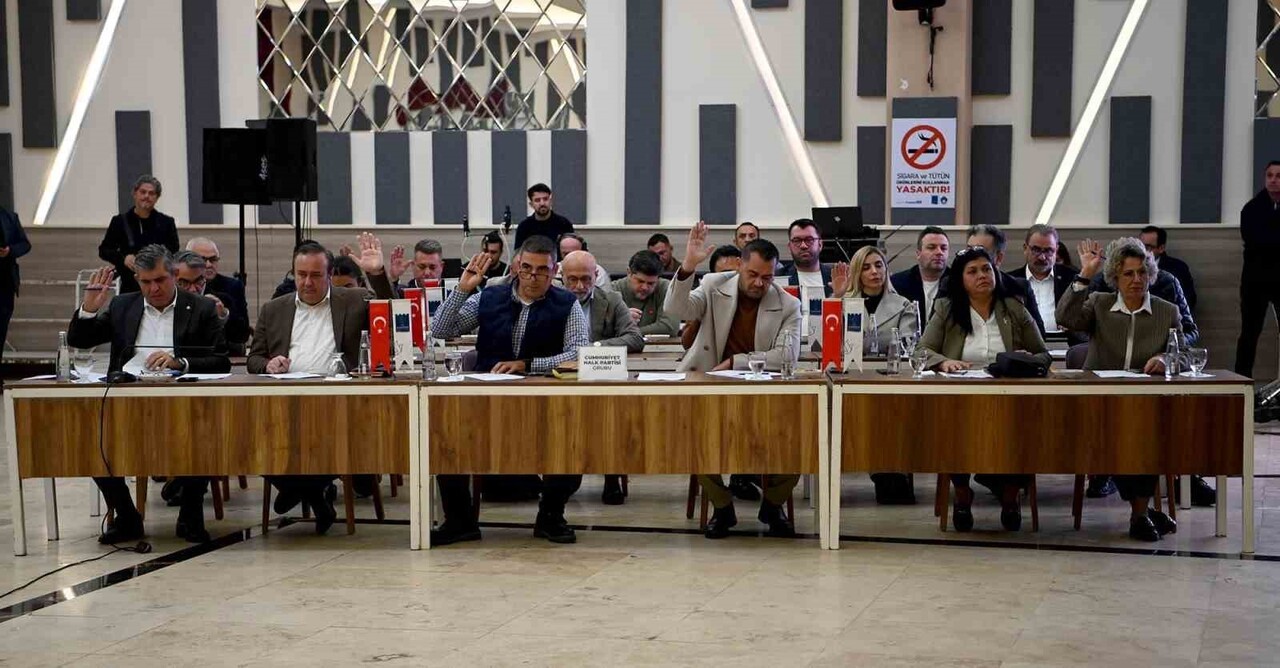 KUŞADASI BELEDİYE MECLİSİ YILIN SON TOPLANTISINI YAPTI