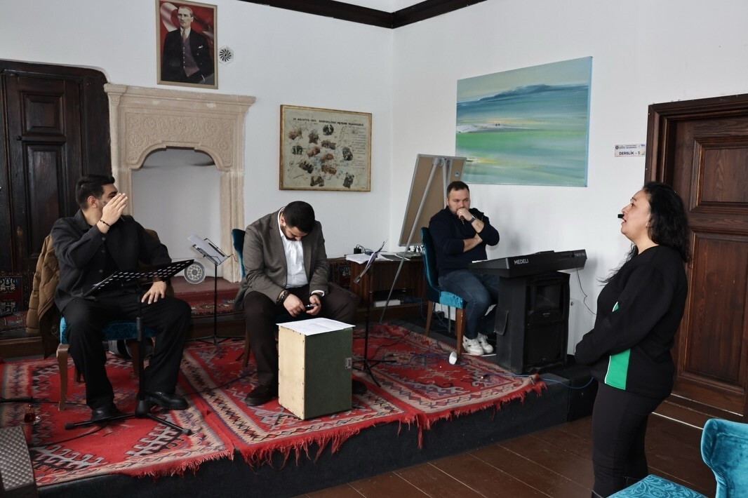 KÜTAHYA'DA 'TÜRK HALK MÜZİĞİ YETENEK SINAVI' DÜZENLENDİ