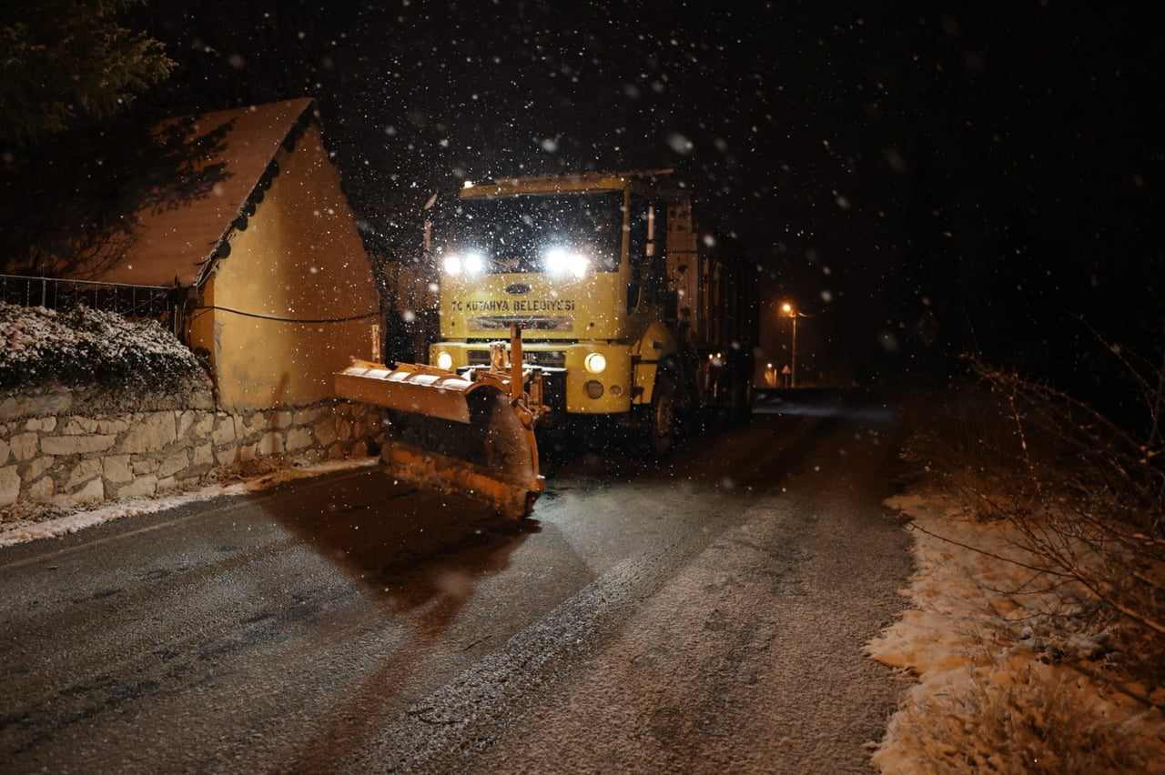 KÜTAHYA BELEDİYESİ KIŞ MESAİSİNE BAŞLADI
