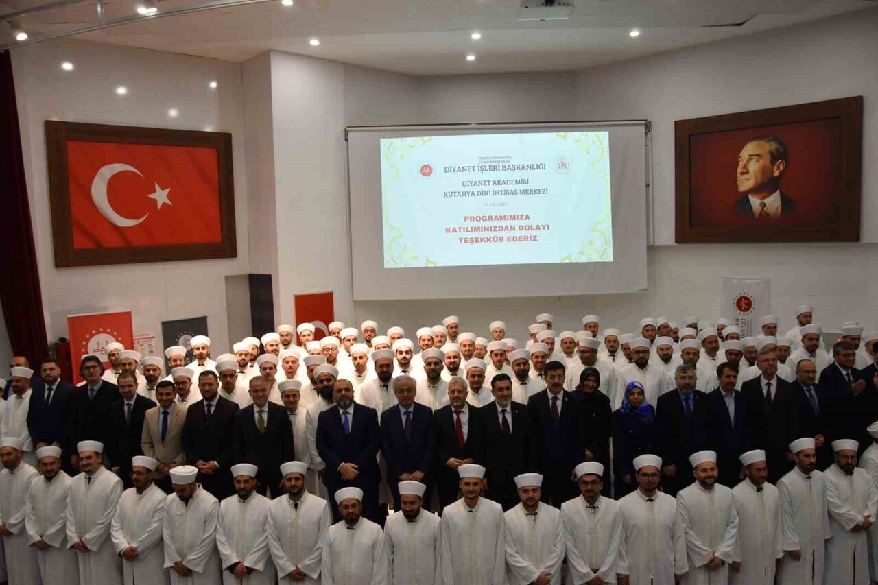 KÜTAHYA’DA 'ADAY DİN GÖREVLİLERİ 3. DÖNEM MEZUNİYET TÖRENİ' DÜZENLENDİ