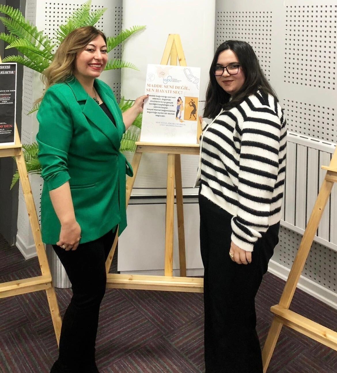 KÜTAHYA’DA SOSYAL HİZMET TOPLULUĞU'NDAN "BAĞIMLILIK TÜRLERİ VE SOSYAL HİZMET MÜDAHALELERİ"...