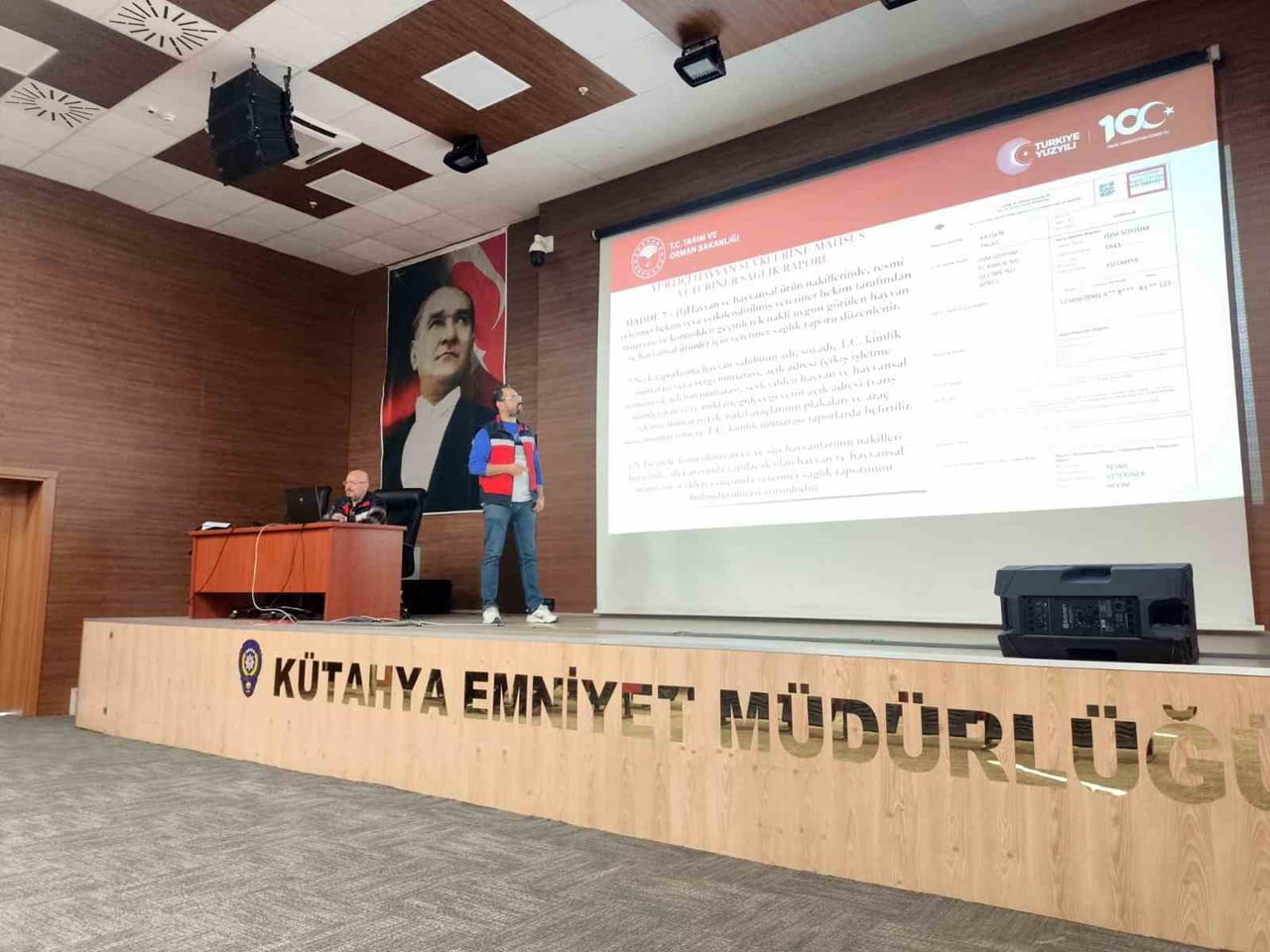 KÜTAHYA EMNİYET PERSONELİNE HAYVAN SEVKLERİ VE YOL KONTROLLERİ EĞİTİMİ