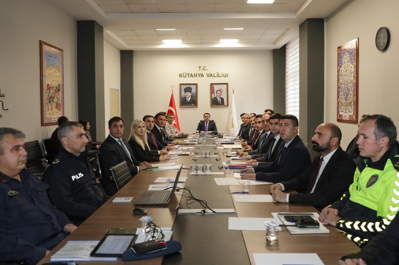 KÜTAHYA İL GÜVENLİK VE ASAYİŞ TOPLANTISI, VALİ MUSA IŞIN BAŞKANLIĞINDA GERÇEKLEŞTİRİLDİ....