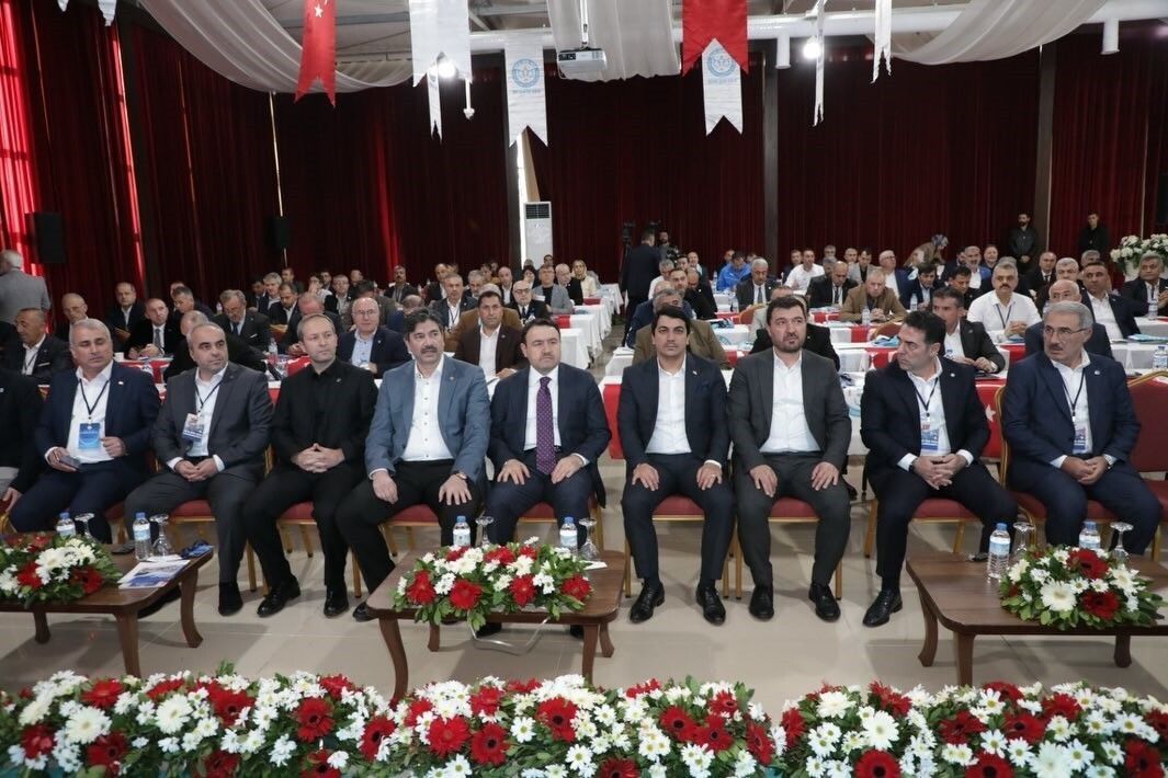 KÜTAHYA İL ÖZEL İDARESİ'NDE 'SOSYAL DENGE TAZMİNATI SÖZLEŞMESİ' SEVİNCİ