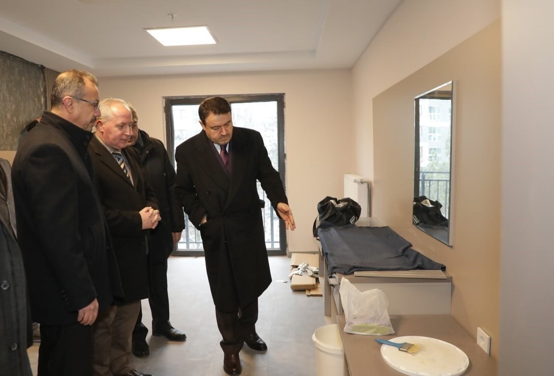 KÜTAHYA VALİSİ IŞIN, YAPIMI DEVAM EDEN ÖĞRETMENEVİNDE İNCELEMELERDE BULUNDU