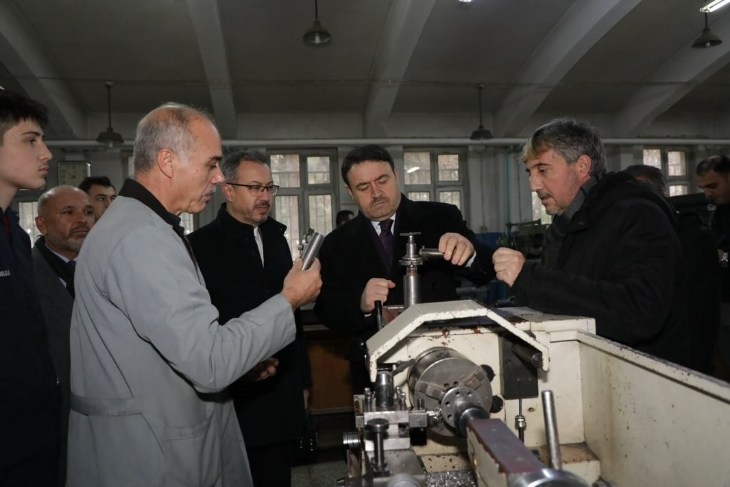 KÜTAHYA VALİSİ MUSA IŞIN’DAN MTAL ATÖLYELERİNDE VE UYGULAMA ALANLARINDA İNCELEME