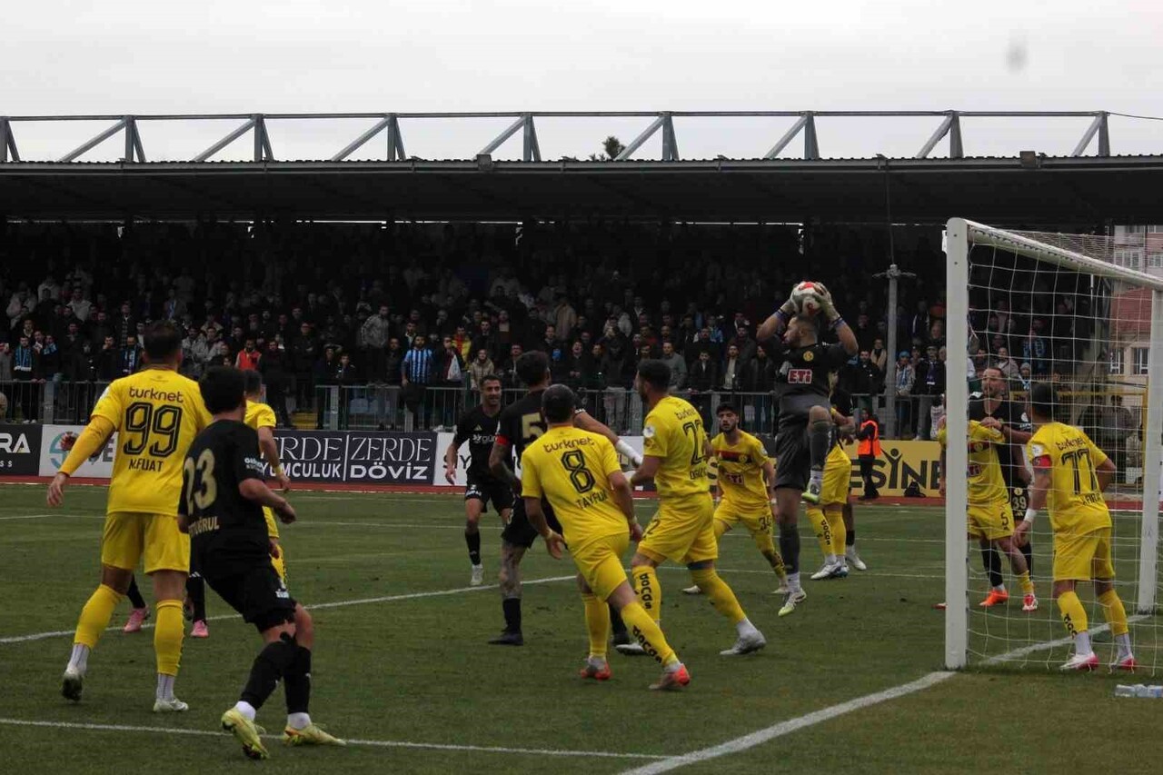 KÜTAHYASPOR SAHASINDA ESKİŞEHİRSPOR İLE 1-1 BERABERE KALDI