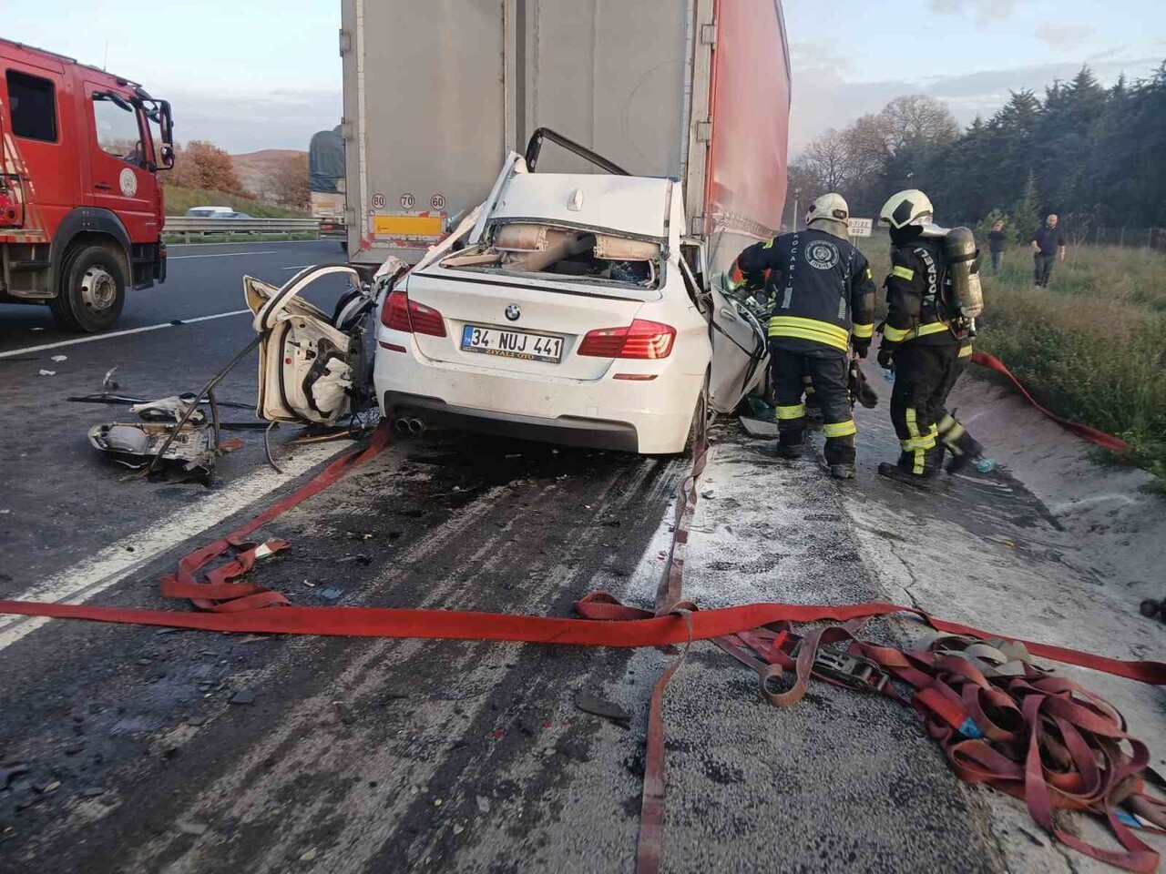 KUZEY MARMARA OTOYOLU GEBZE GEÇİŞİNDE MEYDANA GELEN KAZADA 18 YAŞINDAKİ SÜRÜCÜ BMW MARKA OTOMOBİL...