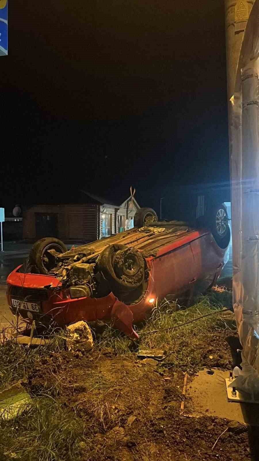 LÜLEBURGAZ’DA TAKLA ATAN ARAÇTAN 2 KİŞİ YARALI OLARAK KURTULDU  KIRKLARELİ İHA BARIŞ CAN...