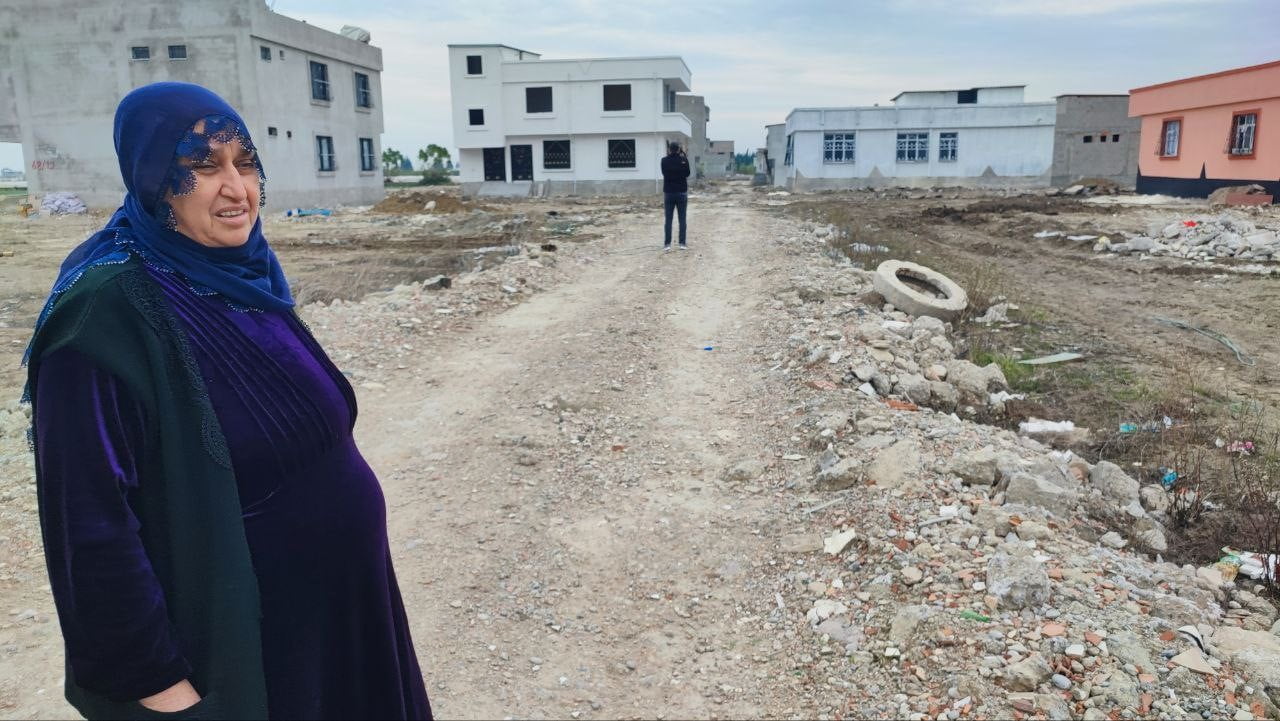 MAHALLE SAKİNLERİNDEN HALİME ÖNEN İSE YAŞANAN DURUMUN SAĞLIK AÇISINDAN CİDDİ RİSKLER OLUŞTURDUĞUNU...