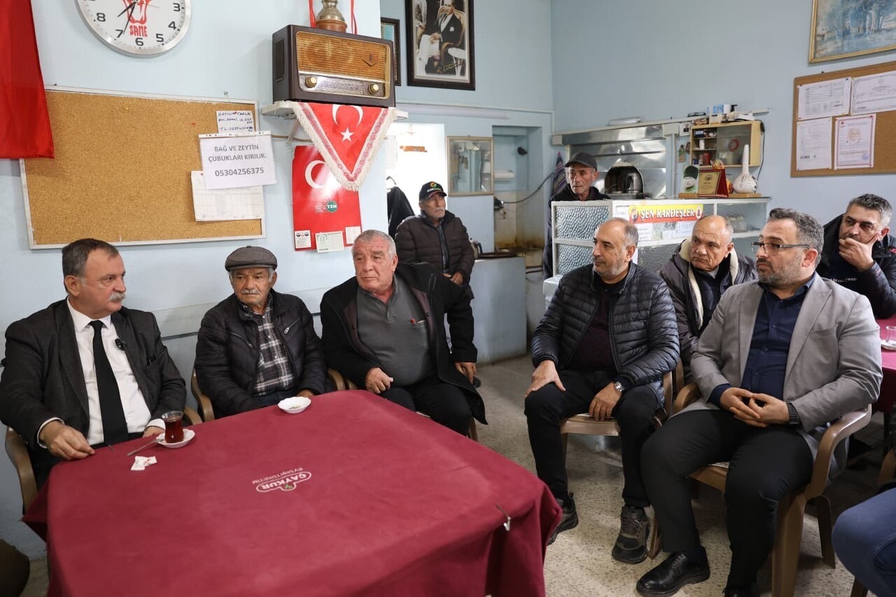 MAHALLE ZİYARETLERİNİ YUNTDAĞI BÖLGESİNDE SÜRDÜREN YUNUSEMRE BELEDİYE BAŞ-KANI SEMİH BALABAN...