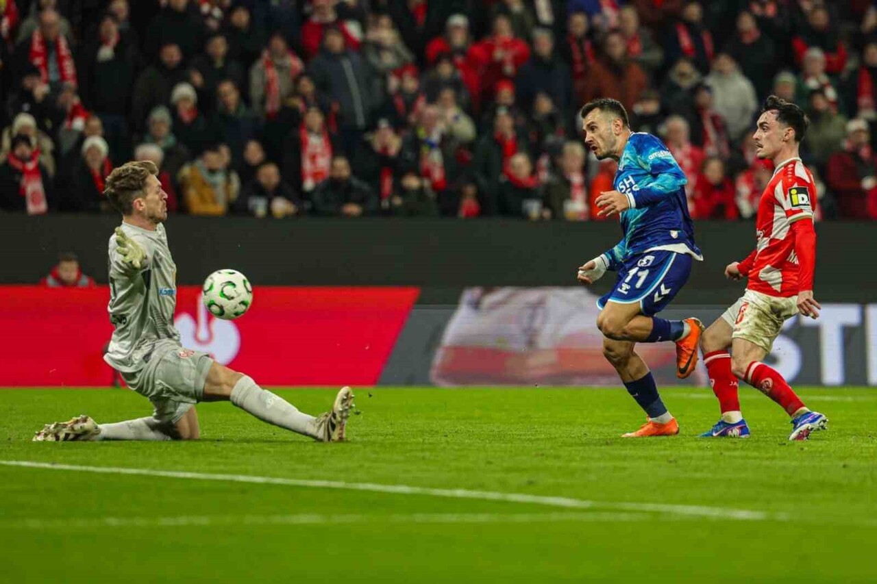 MAİNZ 05 - SAMSUNSPOR MAÇININ İKİNCİ YARISINDAN KARELER.