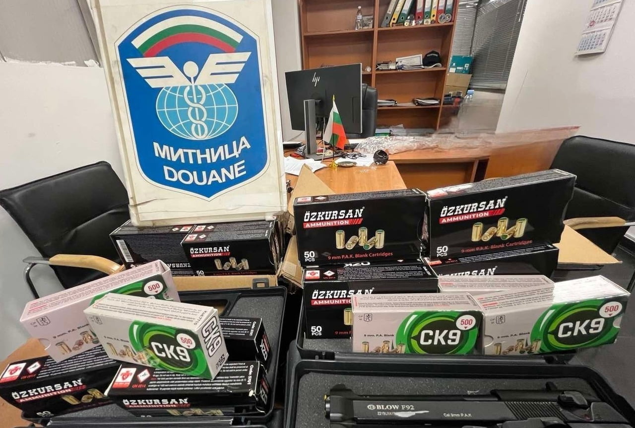 MAKEDON PLAKALI VOLVO MARKA BİR TIRDA YAPILAN KONTROLLERDE, 3 ADET YİVSİZ AV TÜFEĞİ, 20 ADET GAZ...