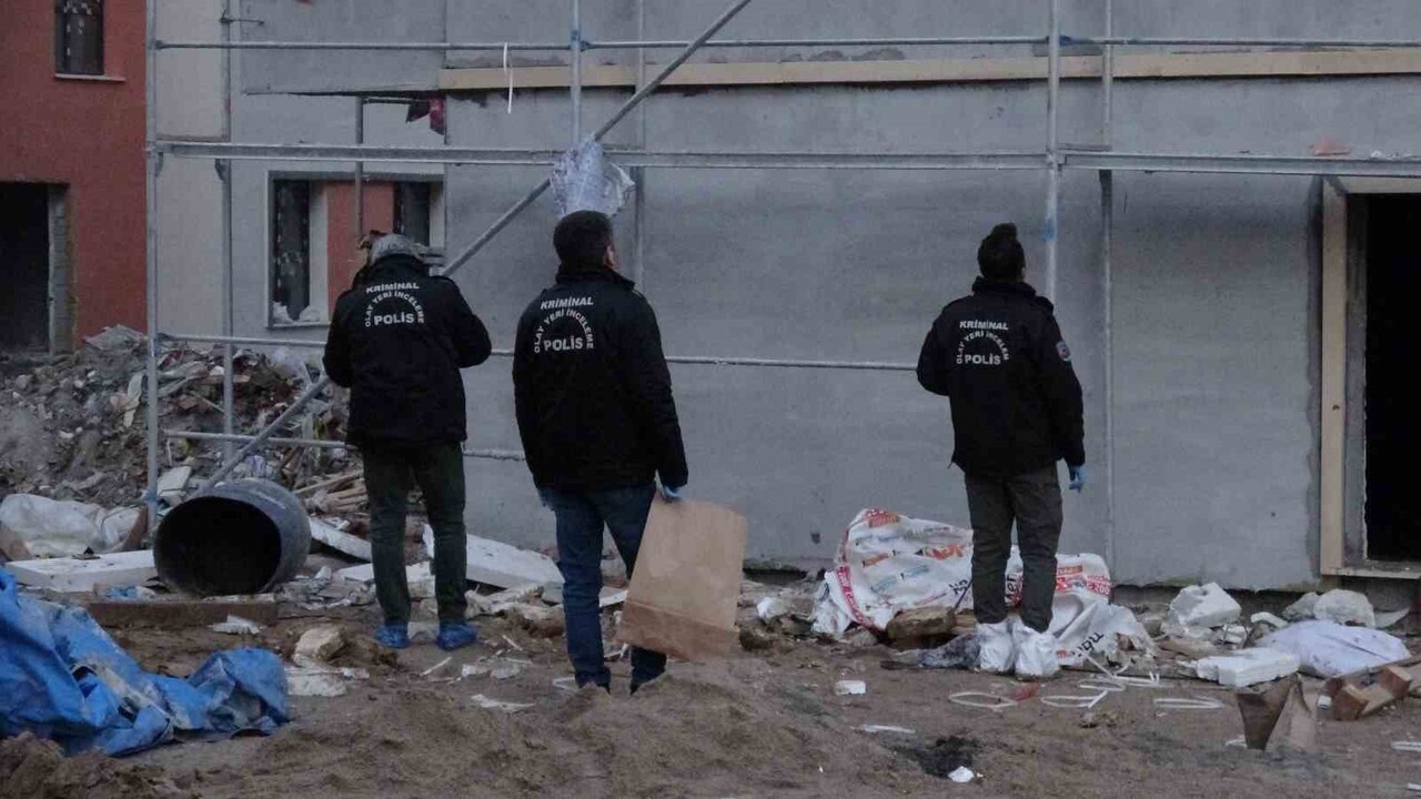 MALATYA'DA İNŞAAT HALİNDEKİ ALTI KATLI BİNANIN ÇATISINDA DÜŞEN İŞÇİ AĞIR YARALANDI.