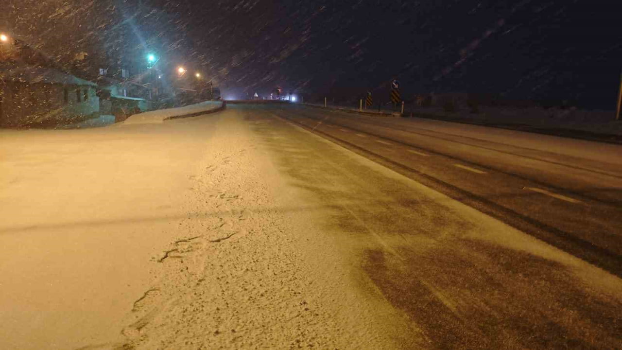 MALATYA'DA KAR YAĞIŞI ETKİSİNİ SÜRDÜRÜYOR