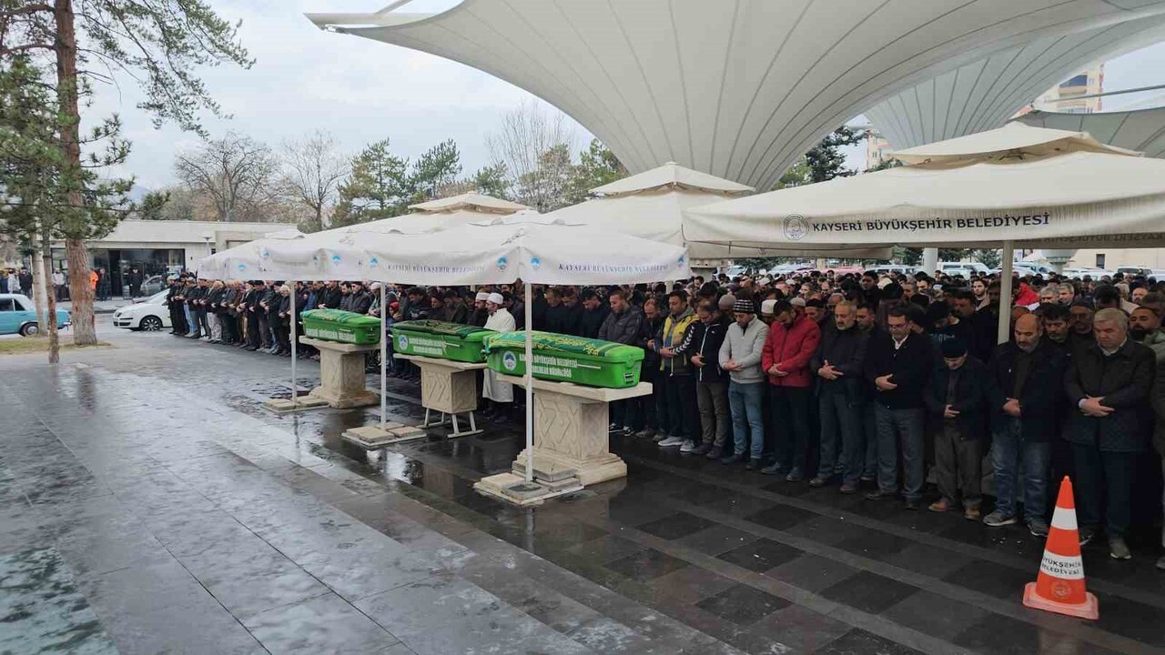 MALATYA'DA MEYDANA GELEN TRAFİK KAZASINDA HAYATLARINI KAYBEDEN ANNE, OĞLU VE KIZI KAYSERİ'DE SON...