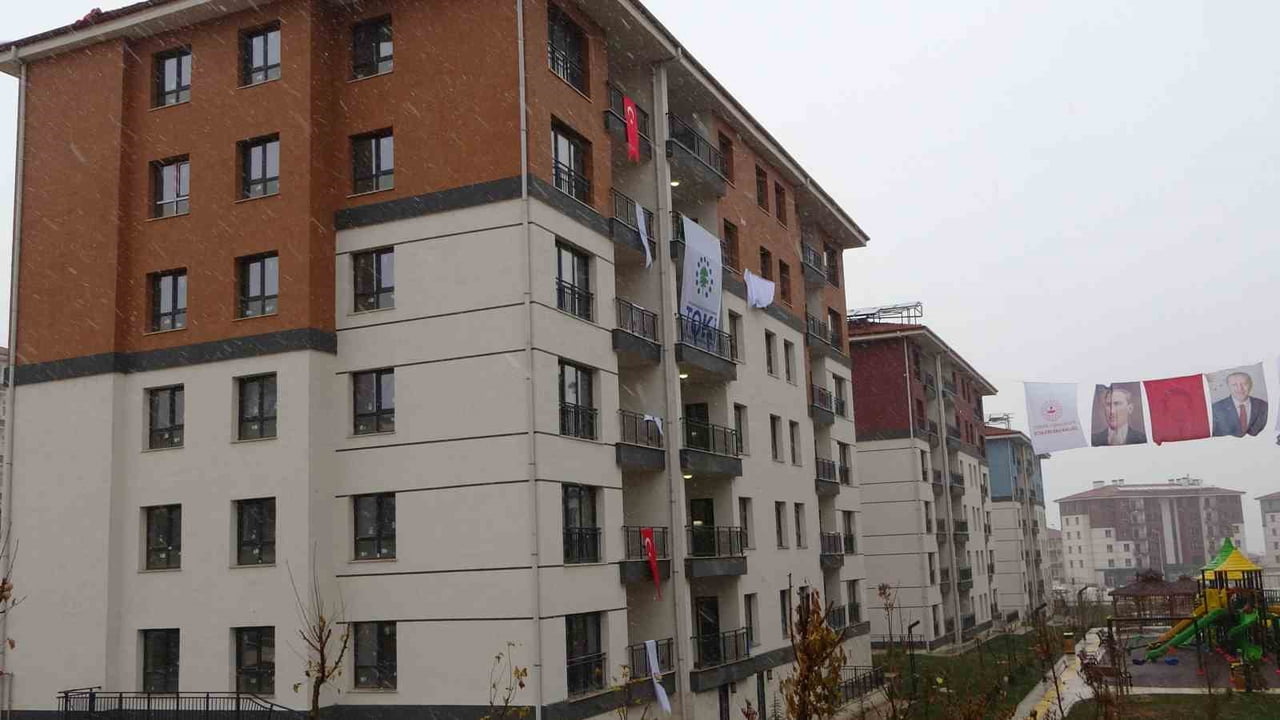 MALATYA’DA 11 BİNDEN FAZLA KONUT VE 128 İŞ YERİ HAK SAHİPLERİNE TESLİM EDİLDİ. HATAY’DA...