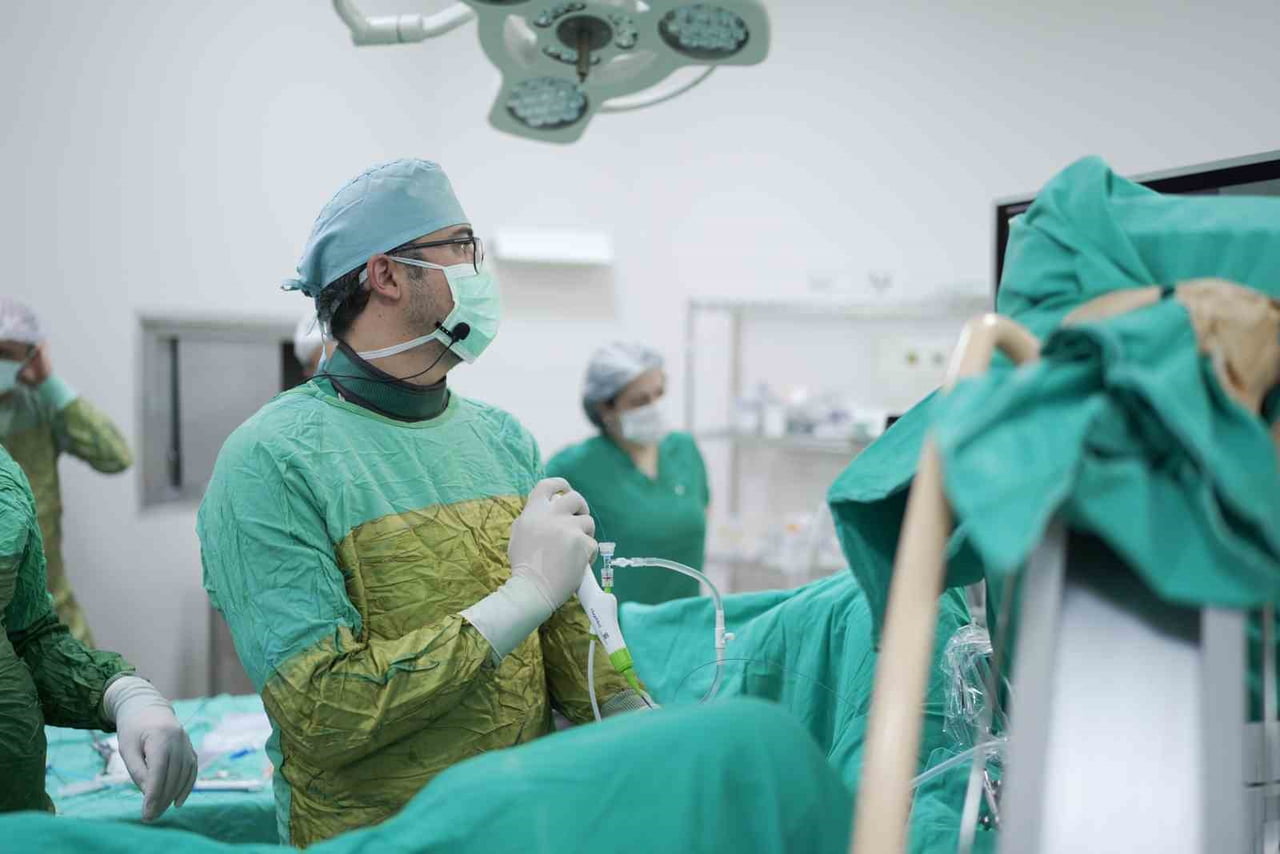 MALATYA EĞİTİM VE ARAŞTIRMA HASTANESİ’NDE 320 KİŞİNİN KATILDIĞI CANLI CERRAHİ KURSU