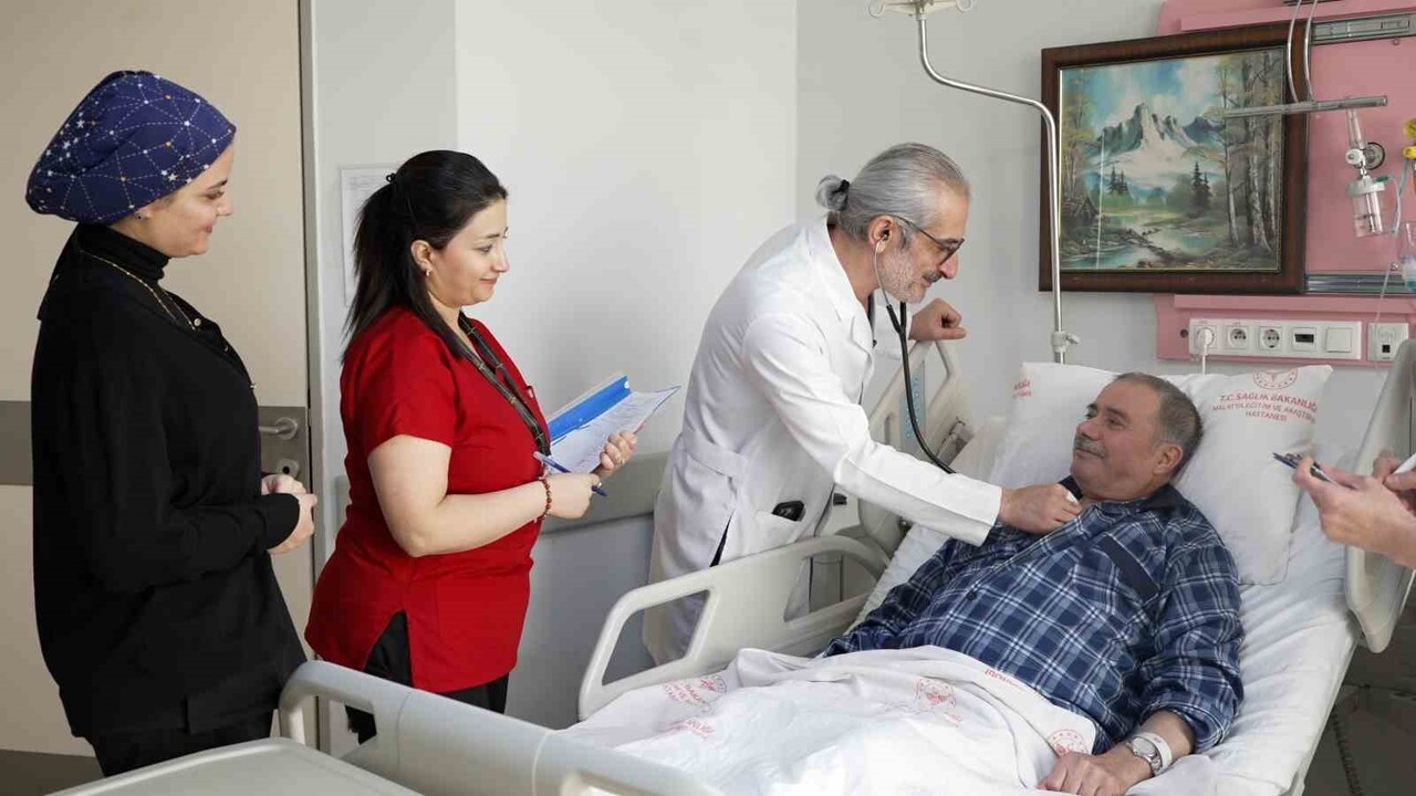 MALATYA EĞİTİM VE ARAŞTIRMA HASTANESİNE YÜKSEKTEN DÜŞME SONUCU GETİRİLEN 66 YAŞINDAKİ CELAL...