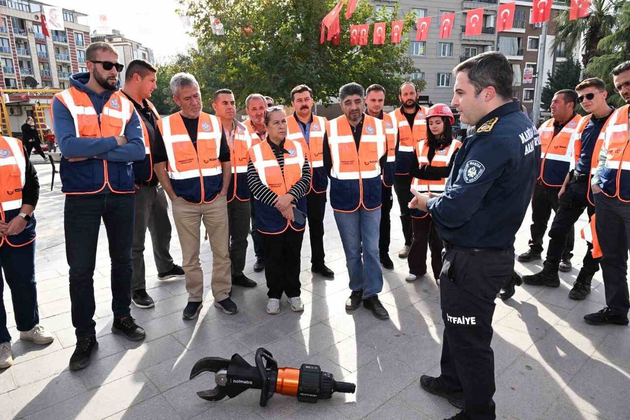 MANİSA'DA, AFET VE ACİL DURUMLARA KARŞI TOPLUMSAL MÜDAHALE KAPASİTESİNİ ARTIRMAK AMACIYLA ‘MAHALLE...