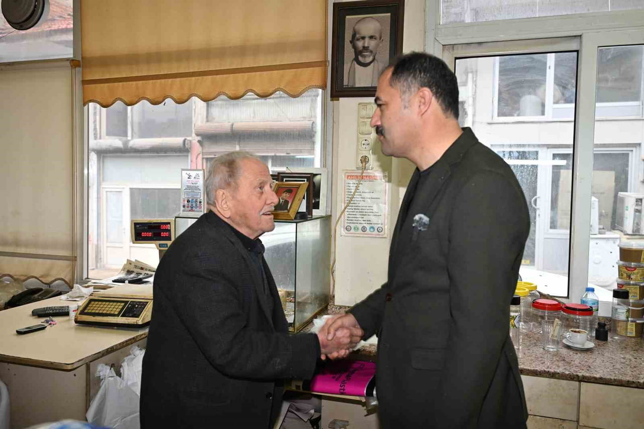 MANİSA'NIN DEMİRCİ İLÇESİNDE BELEDİYE BAŞKANI ERKAN KARA, REGAİP KANDİLİ DOLAYISIYLA İLÇEDE...