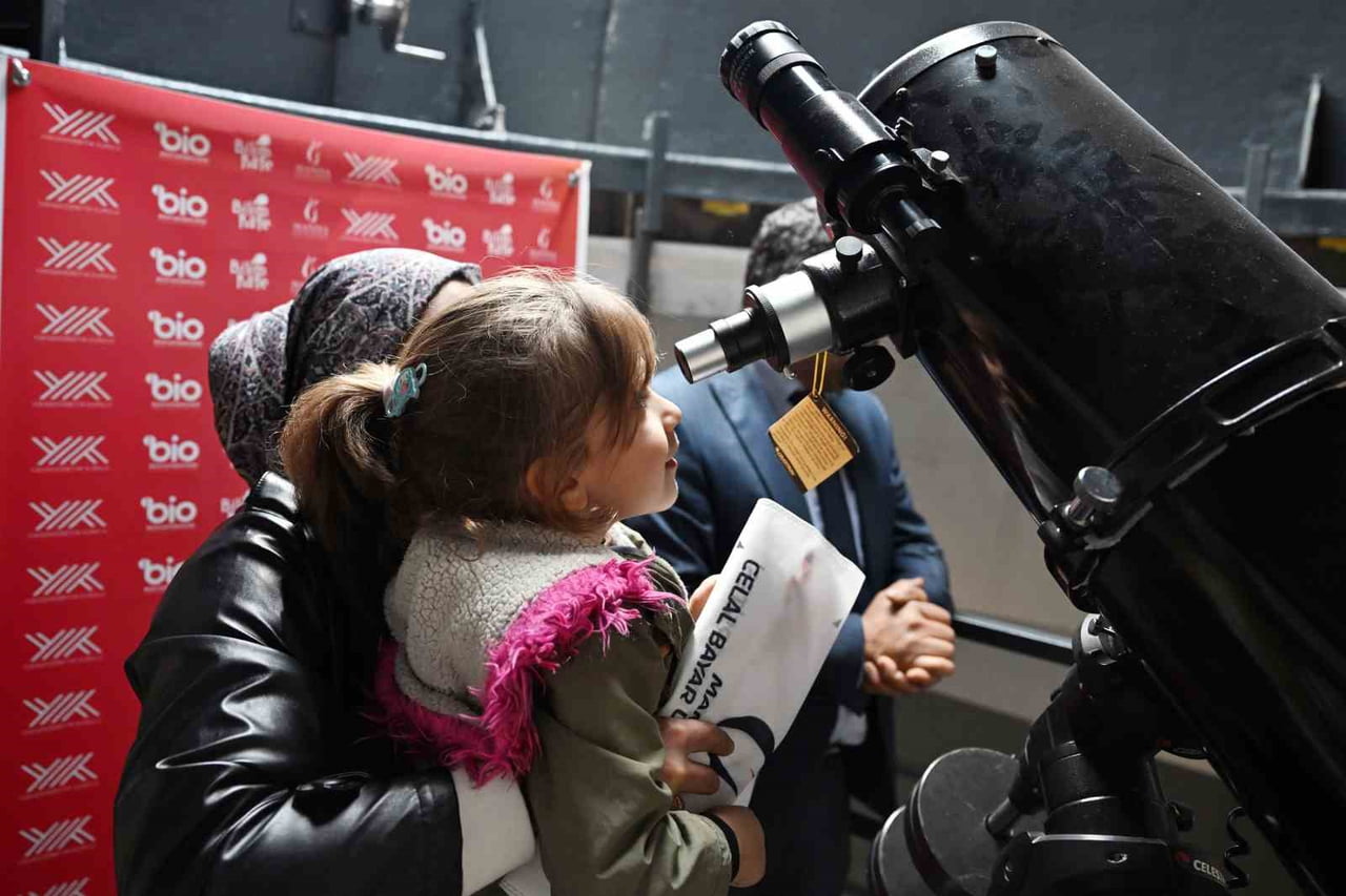 MANİSA CELAL BAYAR ÜNİVERSİTESİ’NİN YÖK KOORDİNASYONUNDA YÜRÜTTÜĞÜ "BİLİM KAFE" ETKİNLİĞİ, DEMİRCİ...