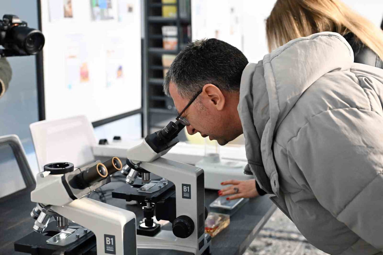 MANİSA CELAL BAYAR ÜNİVERSİTESİ’NİN YÖK KOORDİNASYONUNDA YÜRÜTTÜĞÜ "BİLİM KAFE" ETKİNLİĞİ, DEMİRCİ...