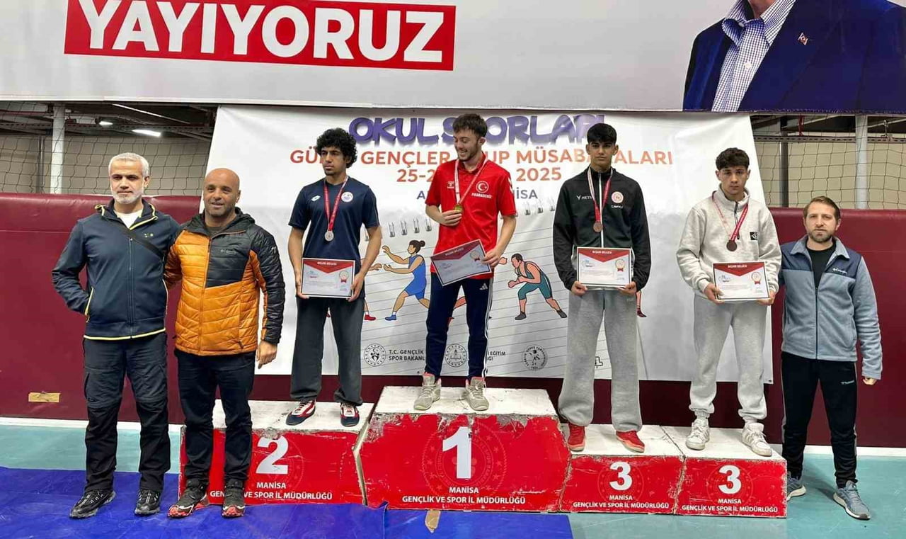 MANİSA’DA DÜZENLENEN OKUL SPORLARI GÜREŞ GENÇLER (A) GRUP MÜSABAKALARI’NDA 22 İLDEN 284 SPORCU...