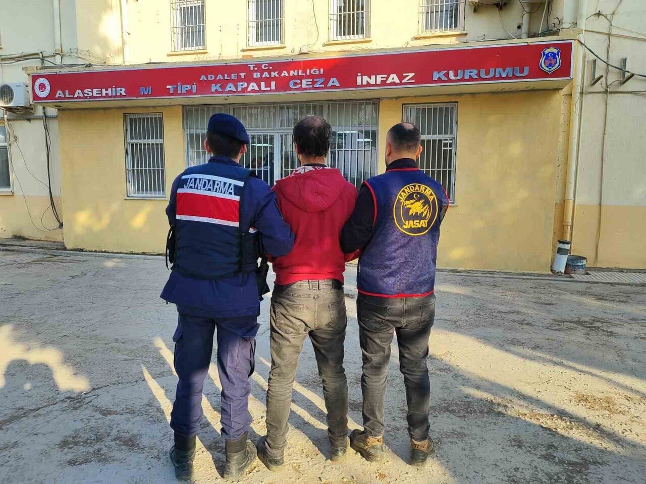 MANİSA’NIN ALAŞEHİR İLÇESİNDE SON GÜNLERDE ÜZÜM BAĞLARINDA ÇALIŞAN ÇİFTÇİLERE YÖNELİK GASP...