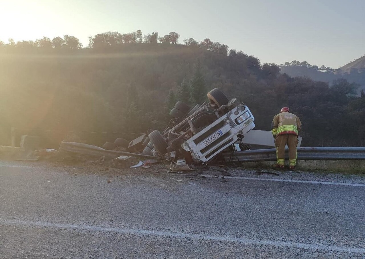 MANİSA’NIN KÖPRÜBAŞI İLÇESİNE BAĞLI ÇARIKLAR MAHALLESİ’NDE MEYDANA GELEN TEK TARAFLI TRAFİK...