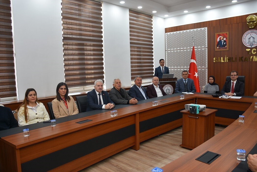 MANİSA’NIN SALİHLİ İLÇESİNDE İNSAN HAKLARI KURULU TOPLANTISI, KAYMAKAM ALİ GÜLDOĞAN BAŞKANLIĞINDA...