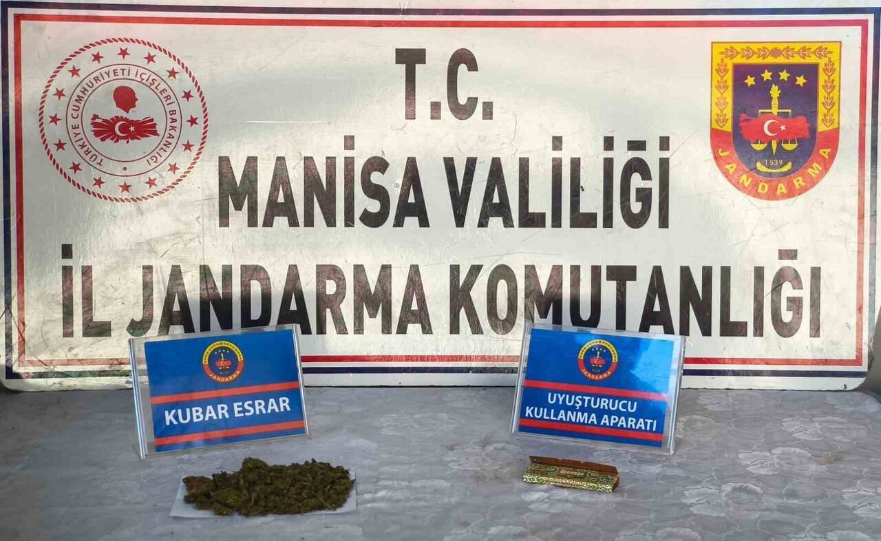 MANİSA’NIN SALİHLİ İLÇESİNDE JANDARMA EKİPLERİ TARAFINDAN BİR İKAMETE DÜZENLENEN OPERASYONDA 67...