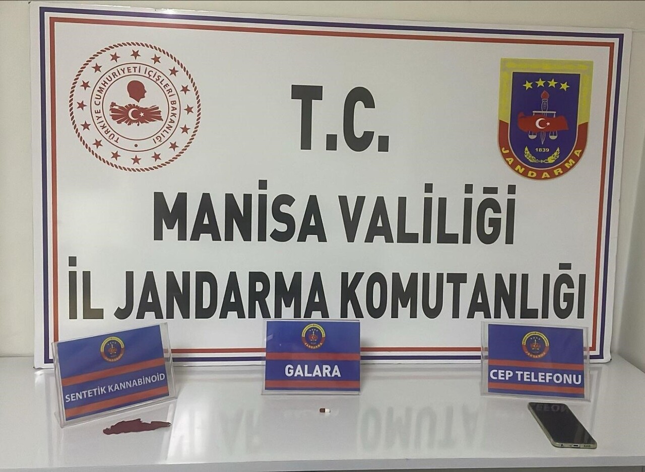 MANİSA’NIN SALİHLİ İLÇESİNDE JANDARMA EKİPLERİ TARAFINDAN SOKAK SATICILARINA YÖNELİK DÜZENLENEN...