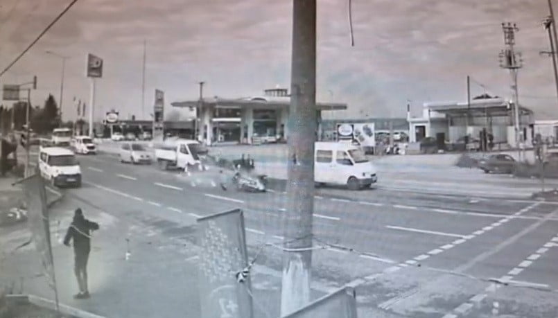 MANİSA’NIN SALİHLİ İLÇESİNDE OTOMOBİL İLE ÇARPIŞMASI SONUCU AĞIR YARALANAN ELEKTRİKLİ BİSİKLET...