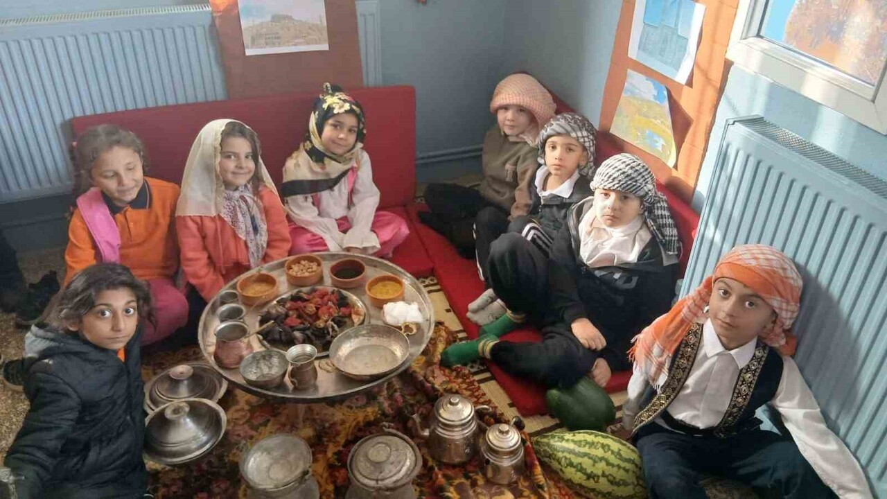 MANİSA’NIN SARIGÖL İLÇESİNDE YERLİ MALI HAFTASI, TIRAZLAR HÜSEYİN GÜMÜŞLÜ İLKOKULU İLE ÇAVUŞLAR...