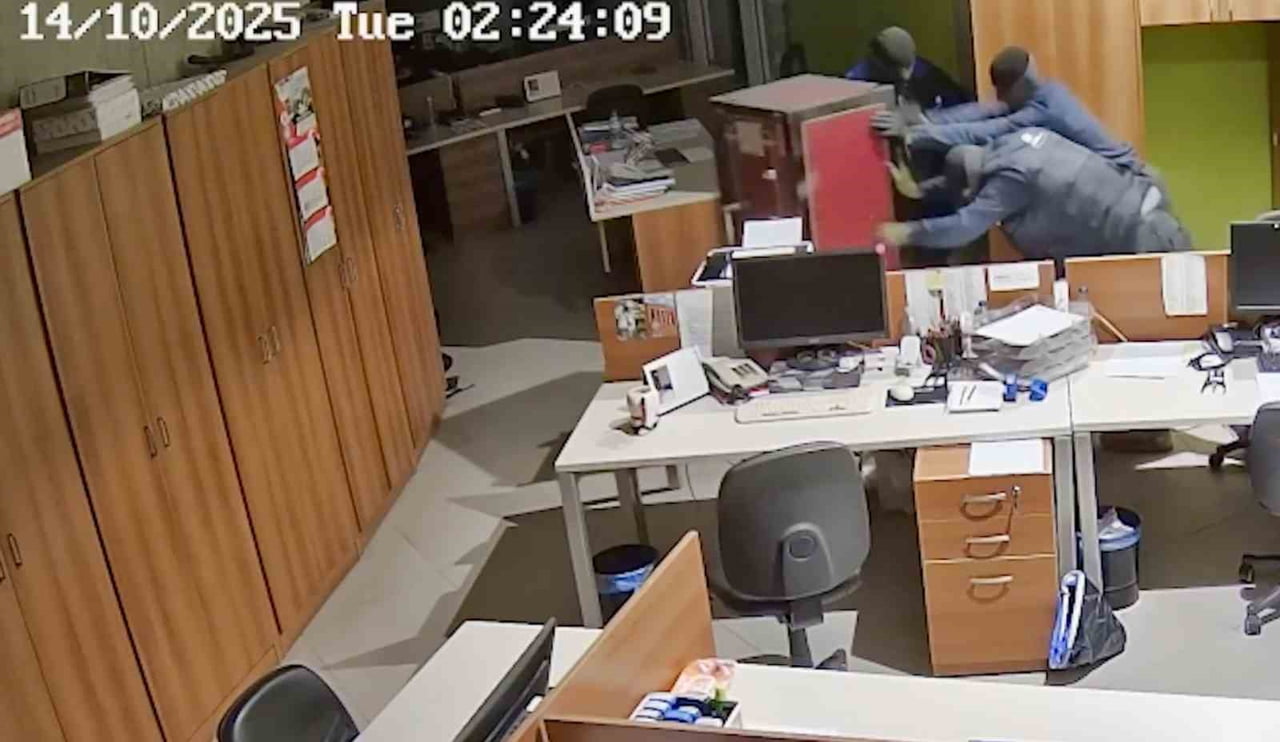 MANİSA’NIN TURGUTLU İLÇESİNDE ORGANİZE SANAYİ BÖLGESİ’NDE BİR İŞ YERİNDE MEYDANA GELEN HIRSIZLIK...