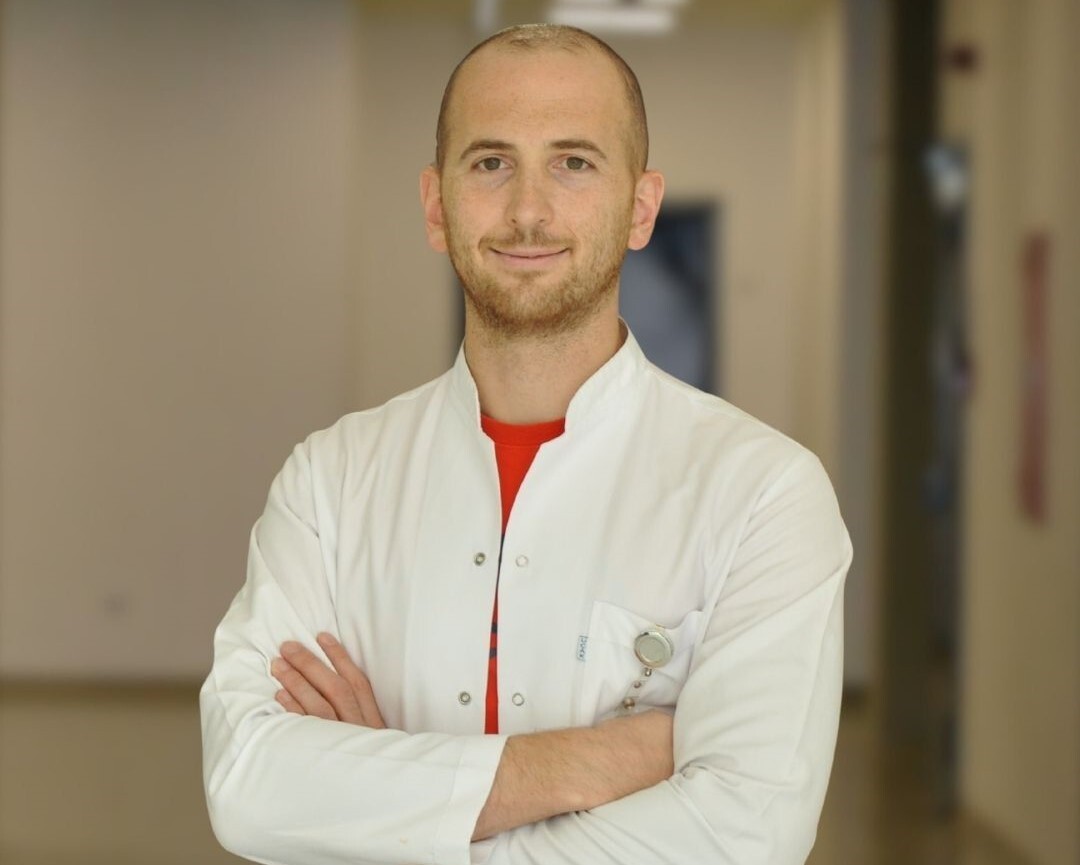 MANİSA ŞEHİR HASTANESİNDE GÖREVLİ KULAK BURUN BOĞAZ HASTALIKLARI HEKİMİ OP. DR. CEVAT ÇELENK...