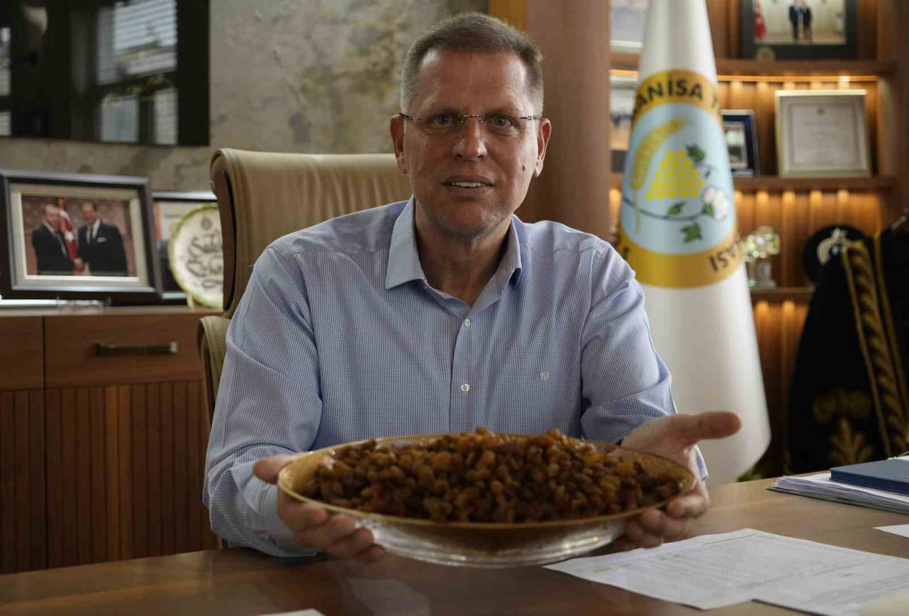 MANİSA TİCARET BORSASI BAŞKANI SADIK ÖZKASAP, MANİSA'NIN DÜNYACA ÜNLÜ ÇEKİRDEKSİZ SULTANİYE ÜZÜMÜ...