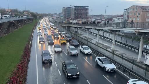 Megakent İstanbul'da haftanın ilk iş gününde trafik yoğunluğu yaşandı. İBB verilerine göre...