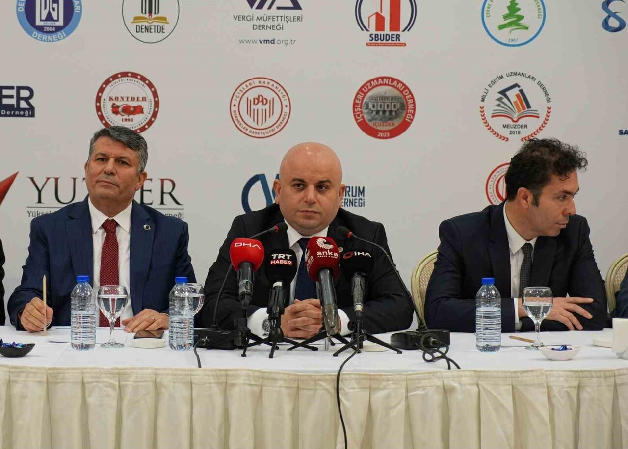 MERKEZ KARİYER UZMANLARI VE DENETİM ELEMANLARI PLATFORMU, ANKARA'DA BİR OTELDE BASIN TOPLANTISI...